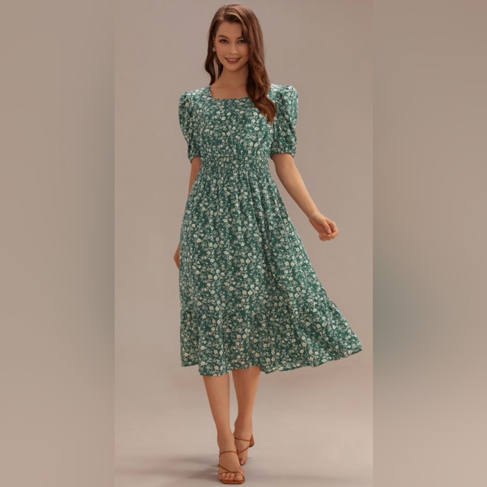Hayden Los Angeles Woman’s Green Floral Square Neck Puff Sleeve Dress